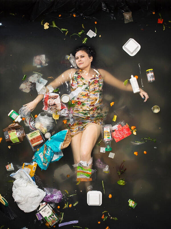 Koleksi Foto Ini Menyindir (Betapa) Manusia Penghasil Sampah Terbesar Dunia 