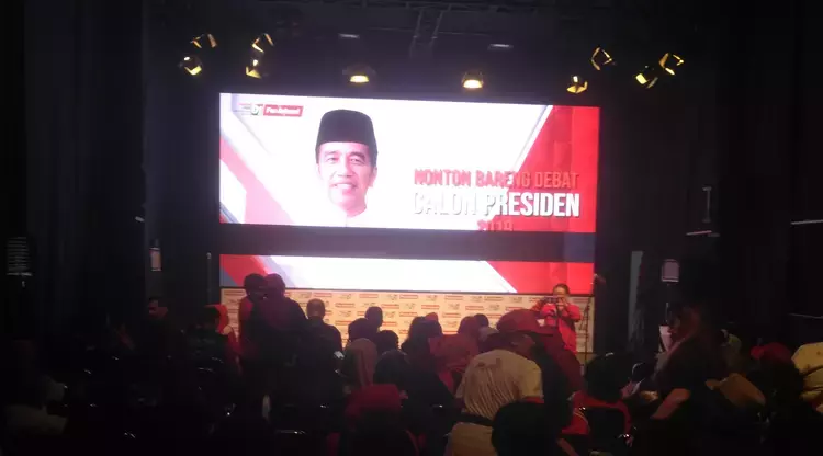Pekik Jenderal Kardus dan Pecatan Tentara di Markas Relawan Jokowi