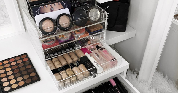 Doyan Makeup? Jangan Sampai Meja Riasmu Berantakan ya Sis!