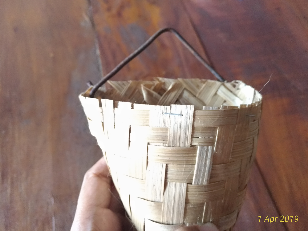Bikin pot gantung cantik dari besek bambu yuk !