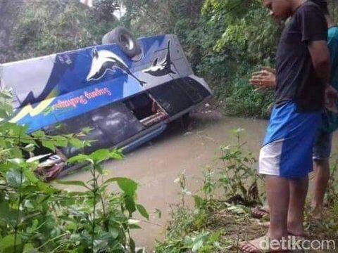 Bus Sugeng Rahayu Terjun ke Sungai Tewaskan 2 Orang, Ini Identitas Korban