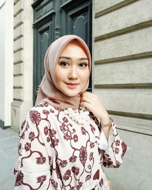 6 Seleb cantik yang menyandang status janda kembang, masih kayak ABG