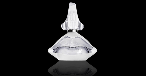 Dulu Parfum Berbentuk Lekuk Tubuh, Kini Kylie Jenner Rilis Parfum Berbentuk Bibir!