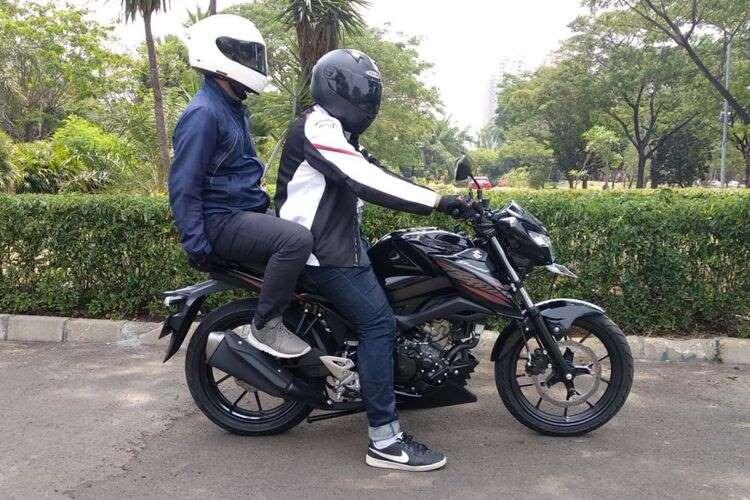 Pengendara Ditilang, Bagaimana "Boncenger" yang Merokok?