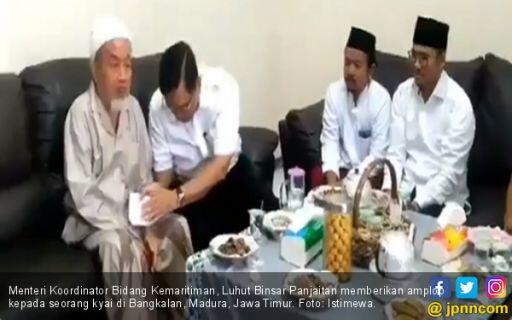 Santuni Amplop, Luhut Minta Kiai Pilih Yang Baju Putih