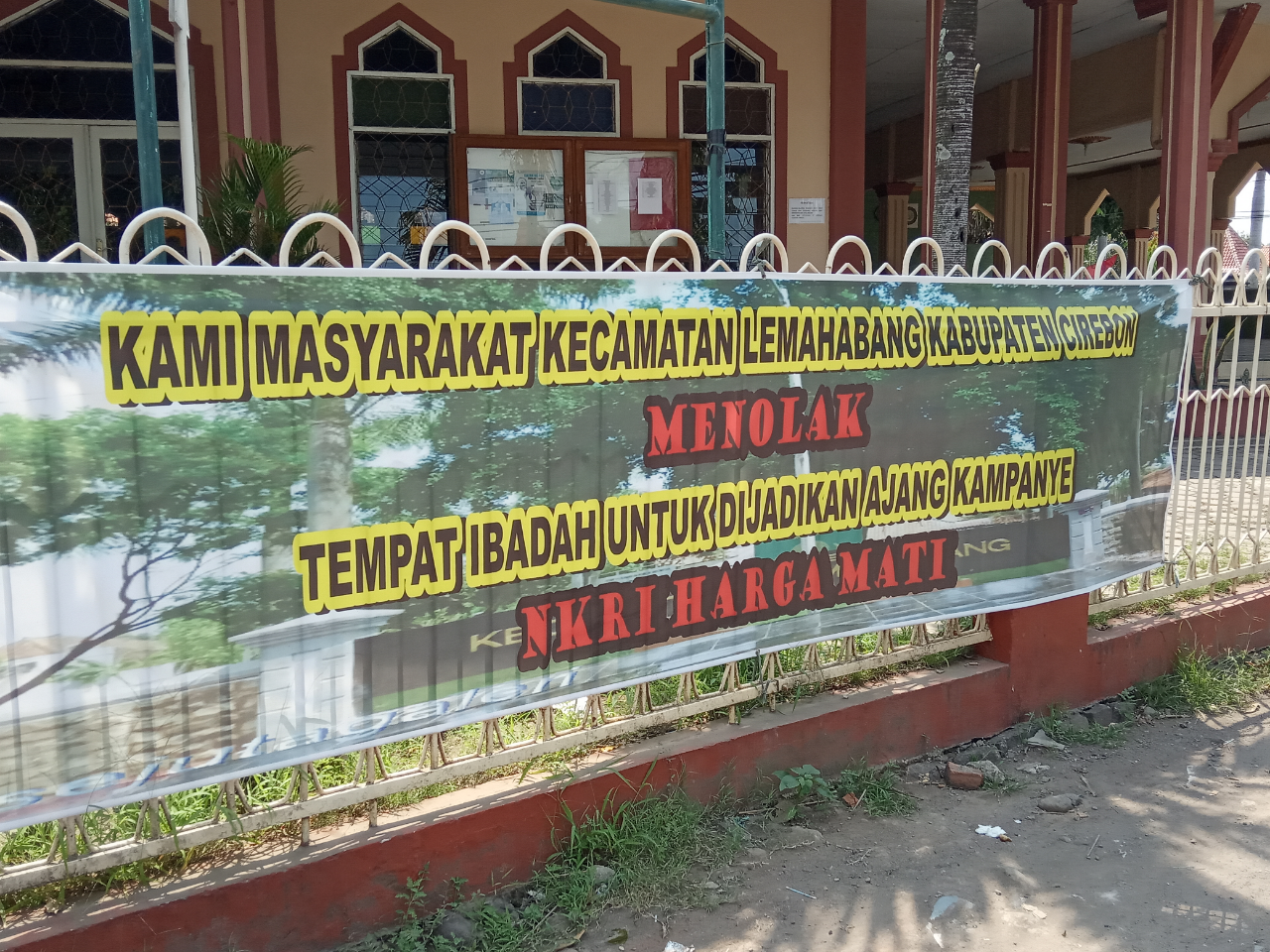 Warga Menolak Mesjid Dijadikan Tempat Kampanye