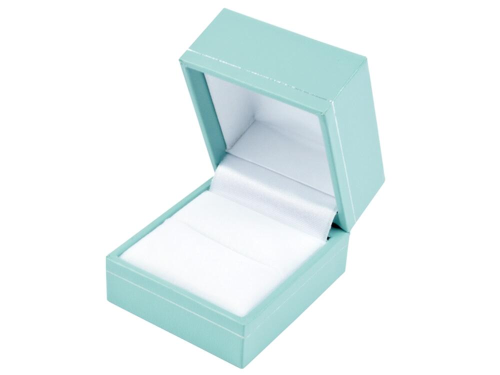 Aneka Kotak Cincin Dengan Bentuk dan Bahan Yang Menarik