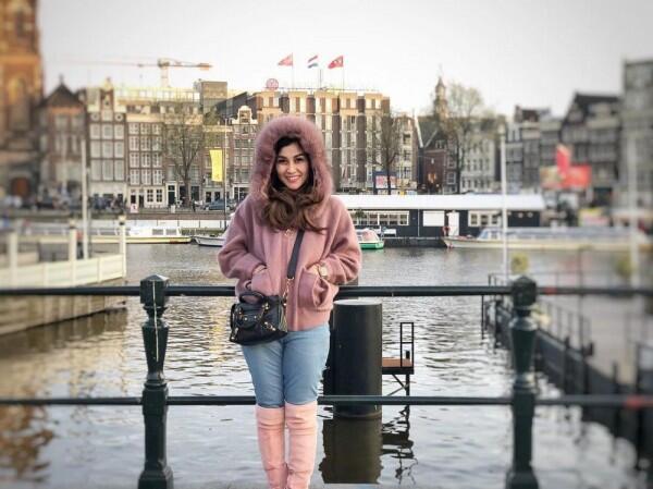 10 Gaya Travelling Nisya, Adik Raffi Ahmad yang Cetar Abis!