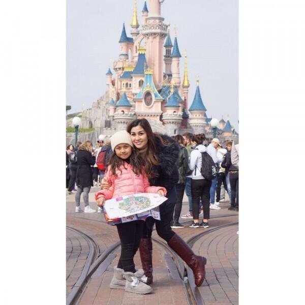 10 Gaya Travelling Nisya, Adik Raffi Ahmad yang Cetar Abis!