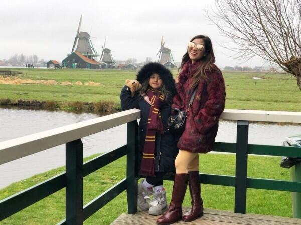 10 Gaya Travelling Nisya, Adik Raffi Ahmad yang Cetar Abis!