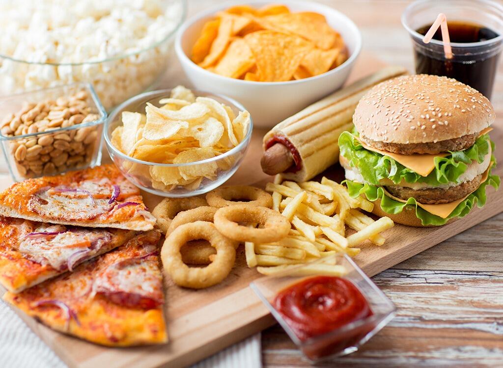 10 Makanan Favorit Kamu Ini Ternyata Bisa Jadi Racun Lho!