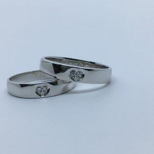 Tips Memilih Bahan Cincin Tunangan, Pilih Emas Atau Platinum