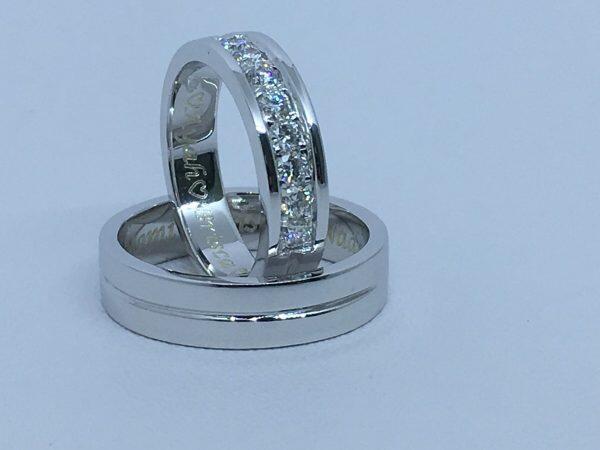 Tips Memilih Bahan Cincin Tunangan, Pilih Emas Atau Platinum