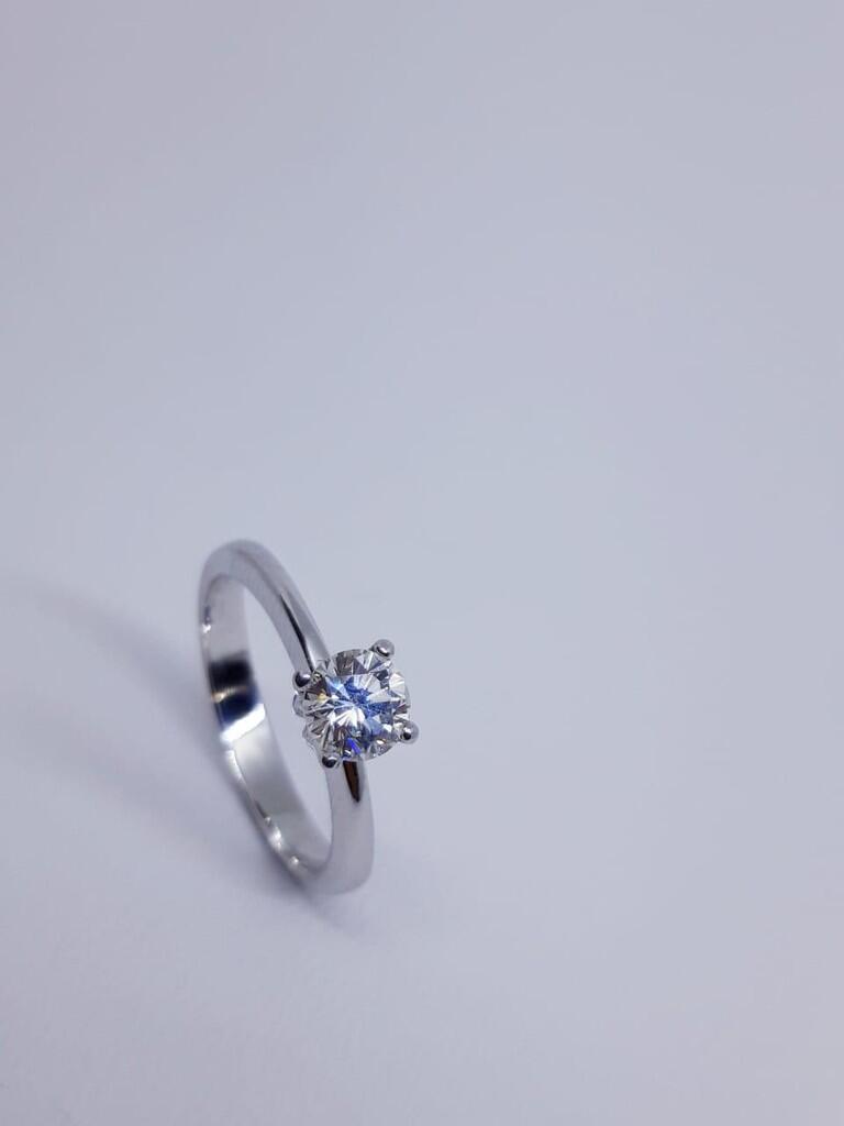 Sista Ini kelebihan dan Arti dari Cincin Soliter