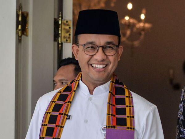 Anies Pastikan Naturalisasi 5 Titik Sungai