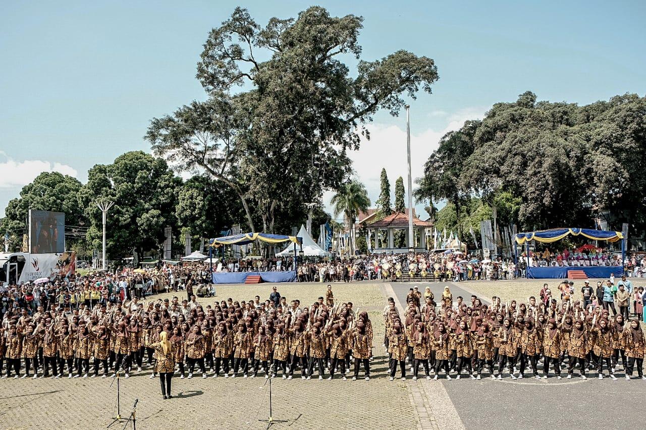 Pecahkan Rekor Dunia, Pertunjukan Musik Celentung di Garut