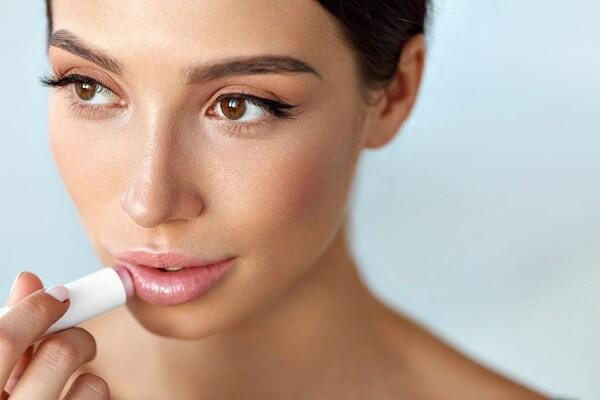 5 Rekomendasi Lipbalm dengan SPF yang Cegah Paparan Sinar UV!