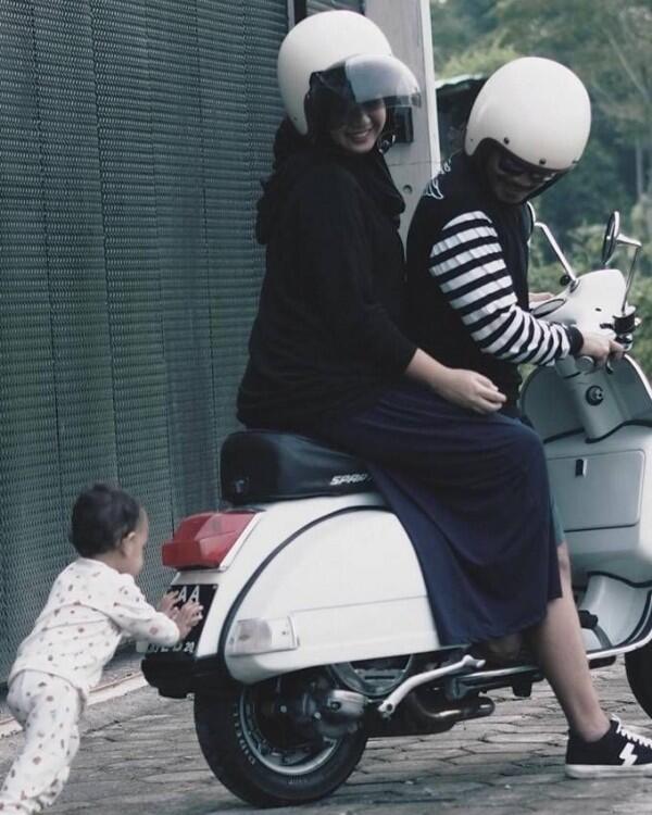 Menetap di Yogya, 10 Potret Keluarga Cella Kotak yang Jarang Diekspos