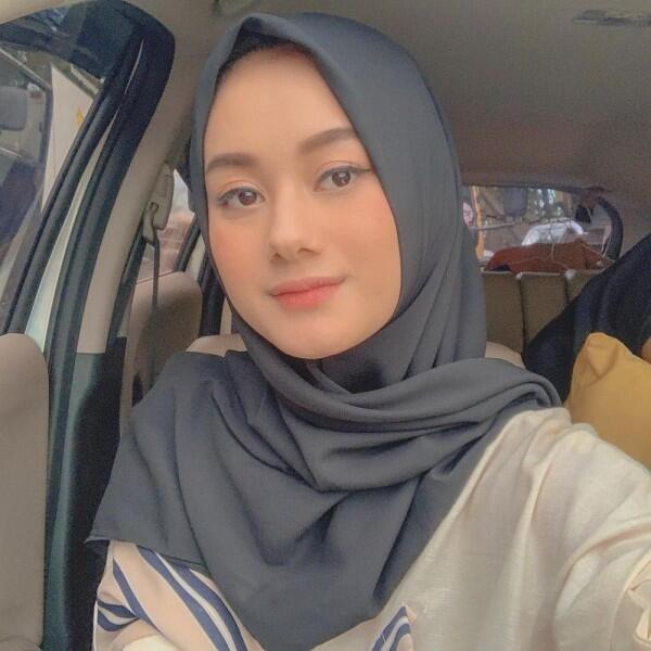 10 Potret Terbaru Dinda Hauw yang Memesona dengan Hijab, Makin Ayu!