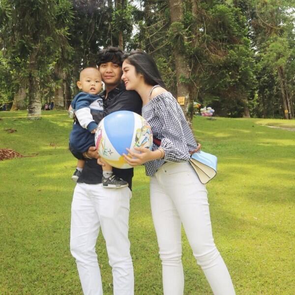 Relationship Goals! 10 Momen Ochi Rosdiana & Anggit yang Makin Mesra