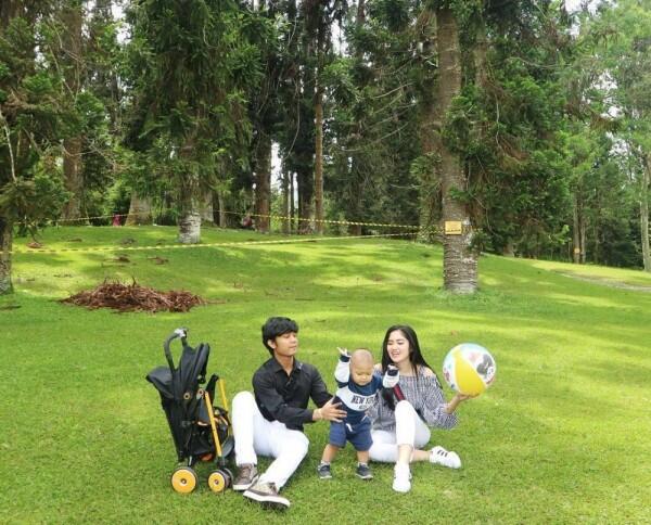 Relationship Goals! 10 Momen Ochi Rosdiana & Anggit yang Makin Mesra