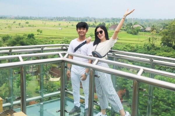 Relationship Goals! 10 Momen Ochi Rosdiana & Anggit yang Makin Mesra