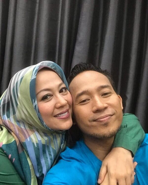 Temani dari Susah hingga Sukses, 10 Potret Mesra Denny Cagur dan Istri