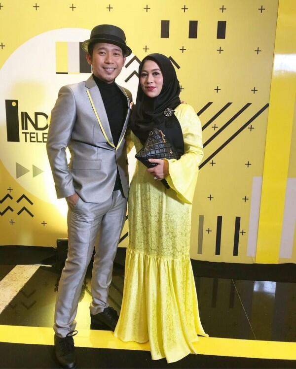 Temani dari Susah hingga Sukses, 10 Potret Mesra Denny Cagur dan Istri