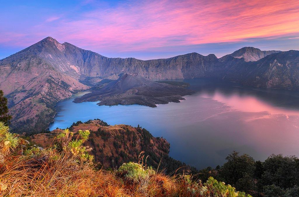 10 Gunung Api Terfavorit di Indonesia, Jadi Incaran Pendaki Dunia