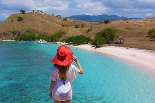 7 Pantai Pink Terindah di Dunia, Indonesia Punya yang Lebih Menawan!