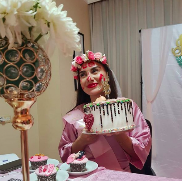 10 Momen Seru Bridal Shower Irish Bella Bareng Sahabat, Serba Pink!
