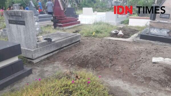 Ahli Waris Makam Rusak Bethesda: "Gak Apa-apa, Sudah Damai di Surga"
