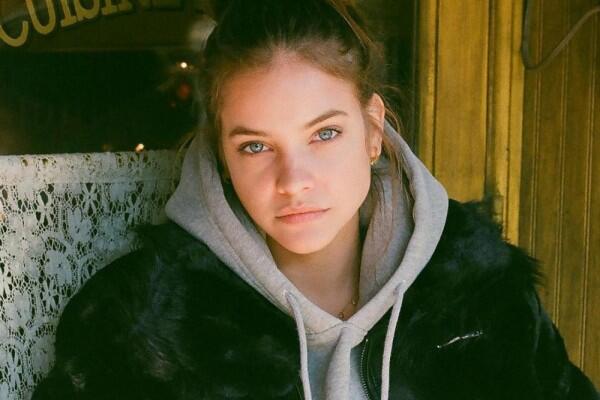 10 Inspirasi Gaya Model Barbara Palvin, dari Formal hingga Streetwear