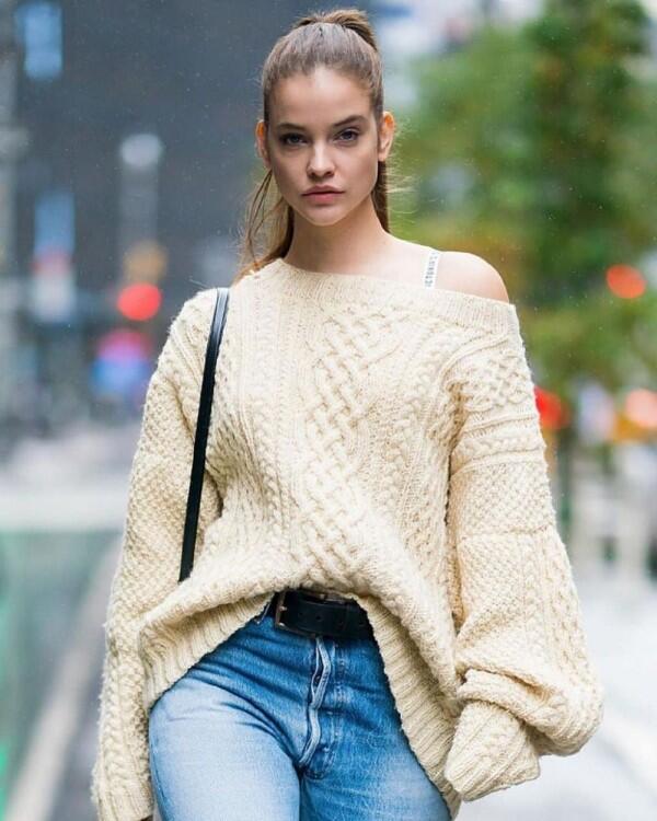10 Inspirasi Gaya Model Barbara Palvin, dari Formal hingga Streetwear