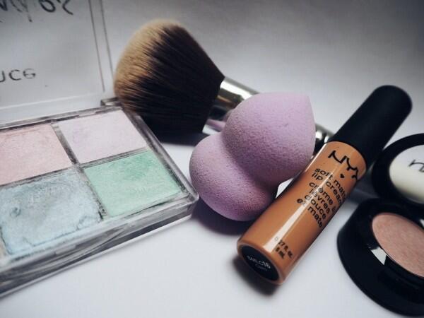Mengenal 14 Macam Aplikator Makeup yang Fungsinya Beda-Beda Yuk!