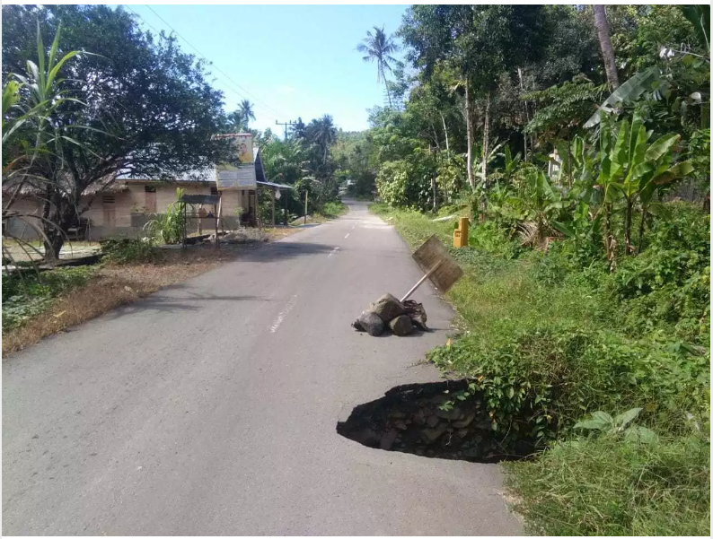 Miris..! Jalan Nasional Menuju Lolowau Nisel Butuh Perhatian