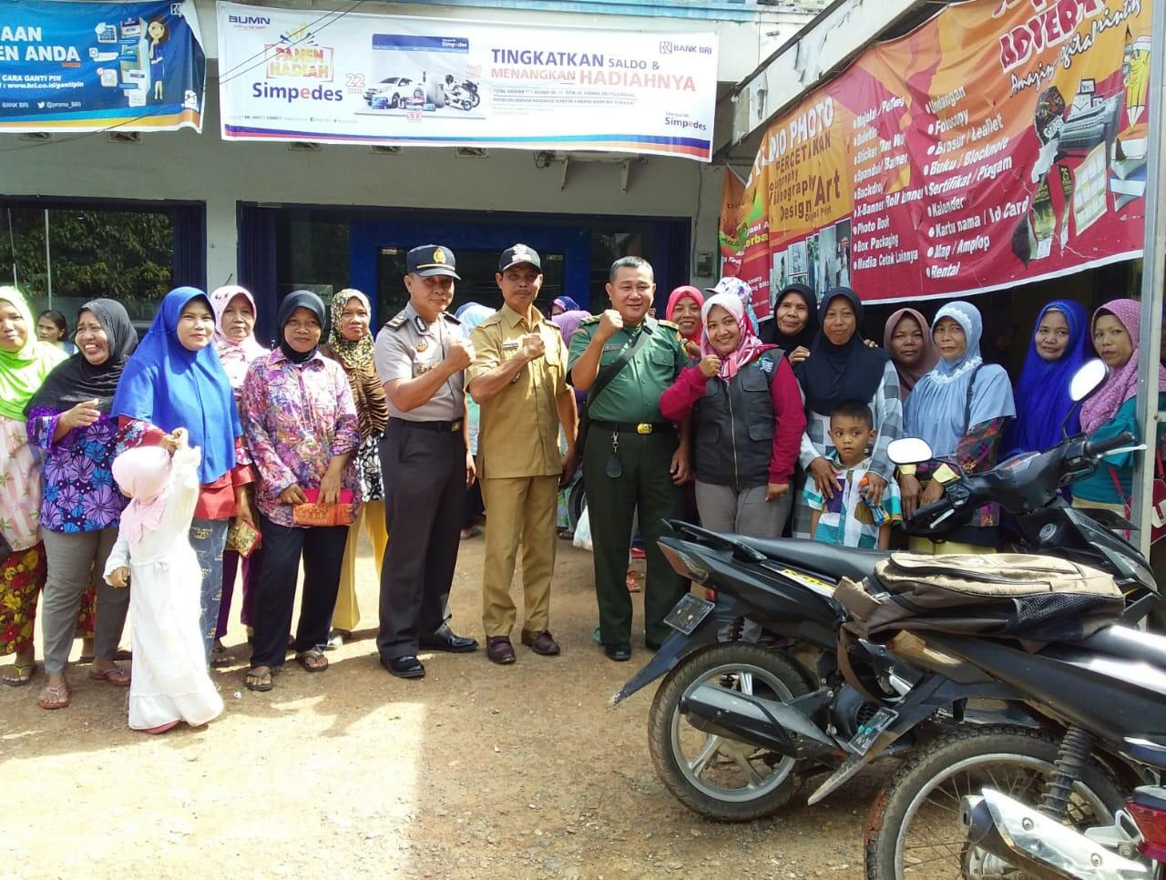 Polisi dan TNI Kawal Penyaluran Bansos PKH Tahap Dua