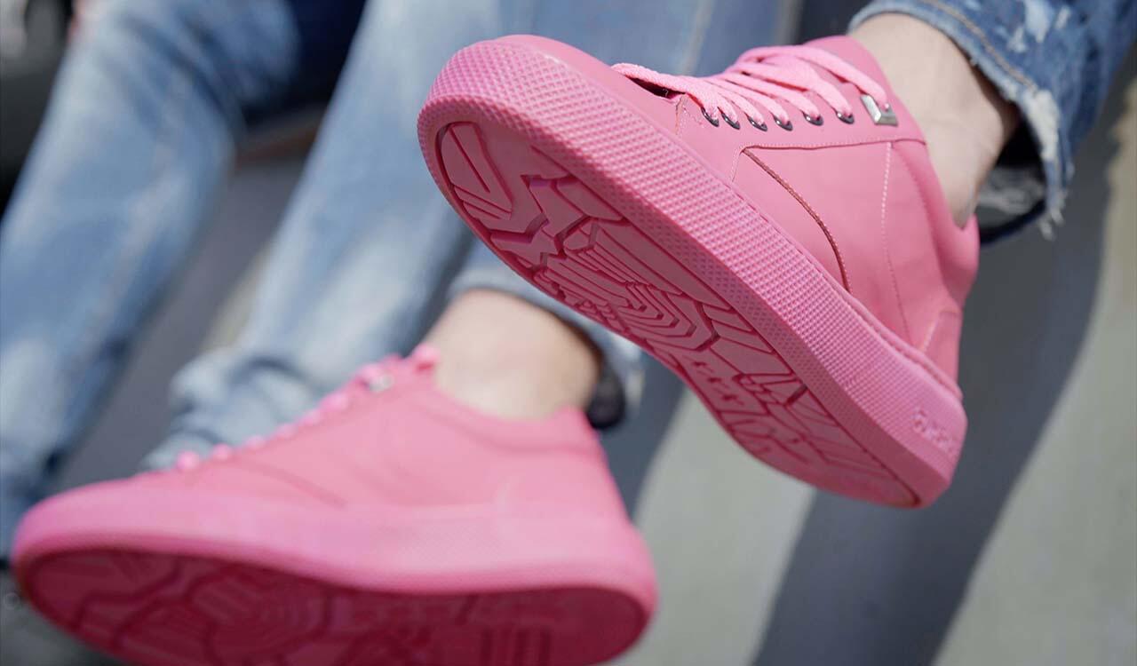 Unik Banget Gan! Sneakers Ini Terbuat dari Sisa Kunyahan Permen Karet 