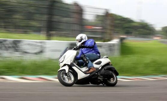 Benarkah Pengendara Yamaha NMAX Gampang ‘Panasan’?