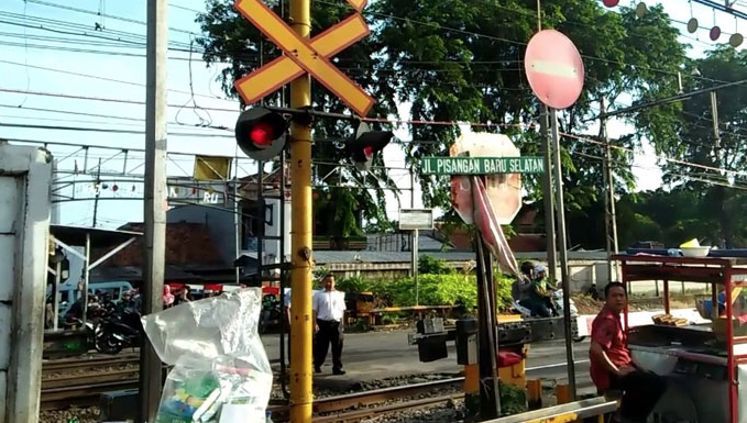 DDT Beroperasi, Persimpangan Rel Pisangan dan Cakung Ditutup