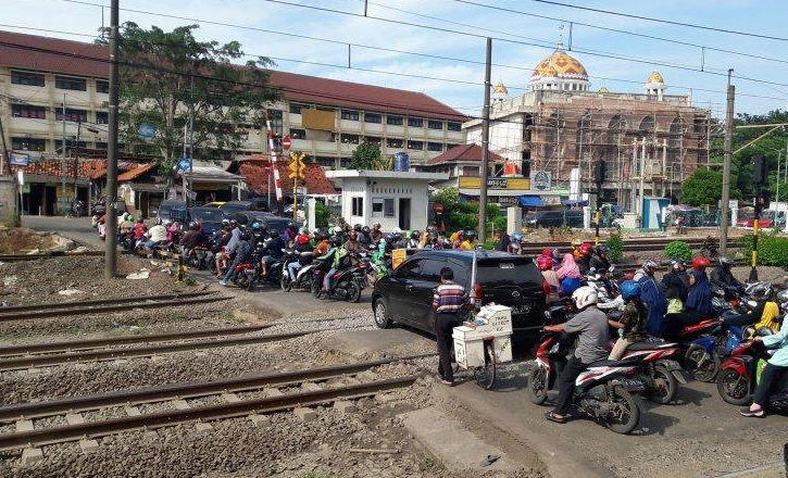 DDT Beroperasi, Persimpangan Rel Pisangan dan Cakung Ditutup