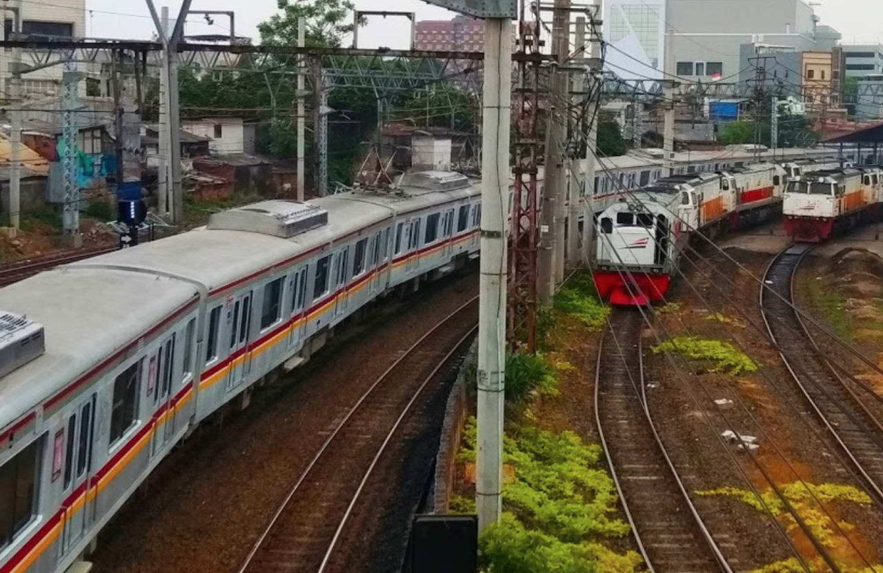 DDT Beroperasi, Persimpangan Rel Pisangan dan Cakung Ditutup