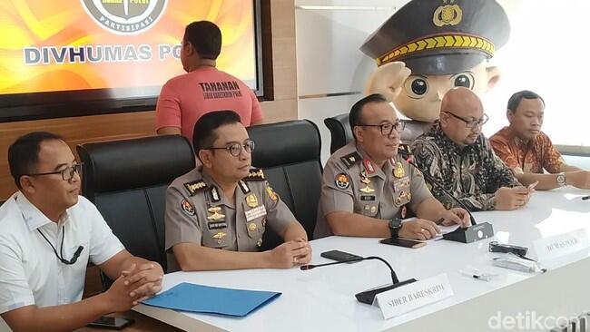 Polisi Tangkap 2 Buzzer Hoax 'Server KPU Di-setting Menangkan Jokowi'