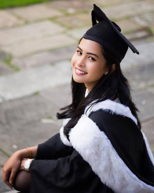 Jadi Ainun Muda, 10 Potret Masa Remaja Maudy Ayunda yang Menawan