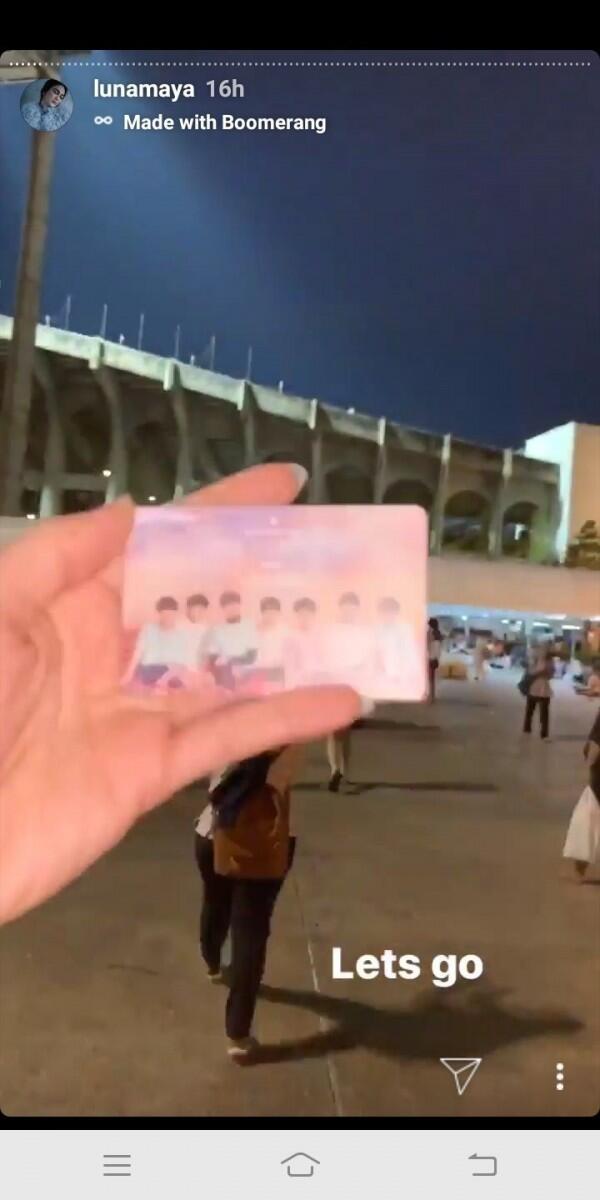 Jadi Army, 10 Potret Seru Luna Maya Nonton Konser BTS di Thailand