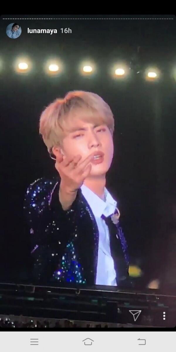 Jadi Army, 10 Potret Seru Luna Maya Nonton Konser BTS di Thailand