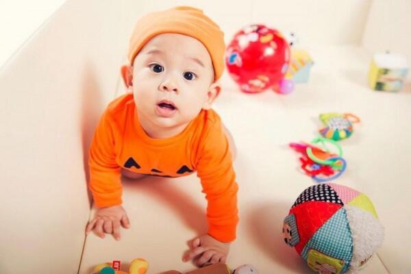 10 Potret Kyrie Arnatama, Anak DJ Una yang Super Menggemaskan