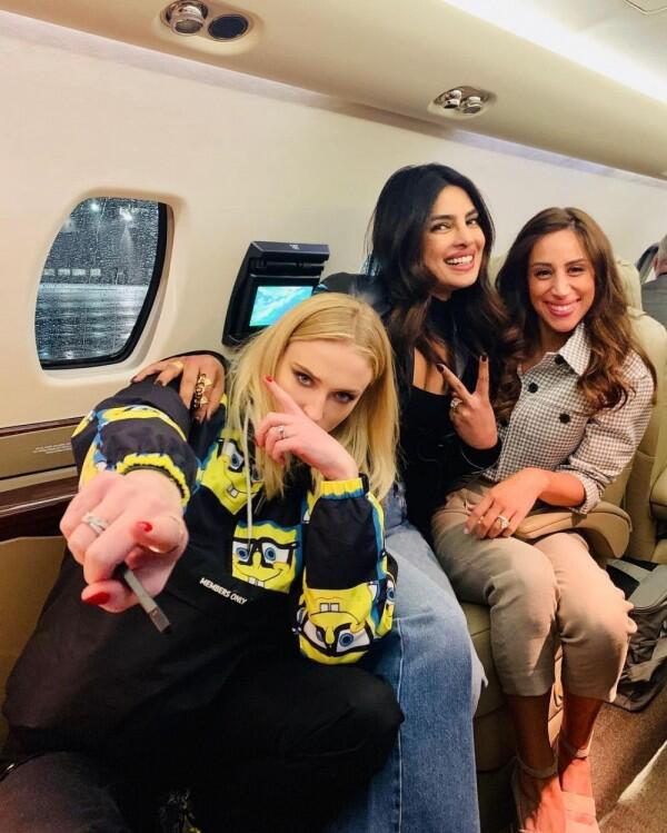 10 Kedekatan Priyanka & Pasangan The Jonas Brothers, J Sisters Goals!