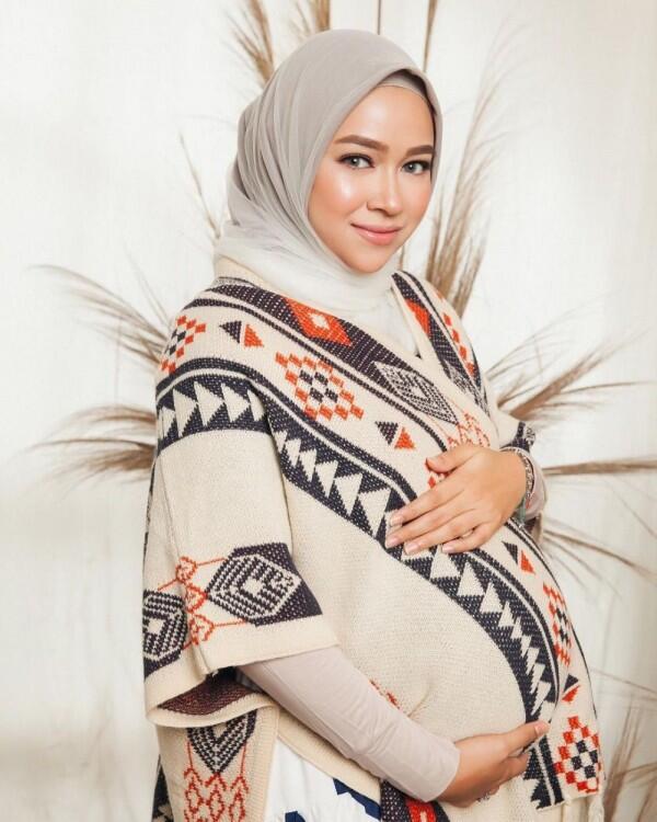 10 Photoshoot Aryani Fitriana yang Sebentar Lagi Melahirkan Anak Kedua