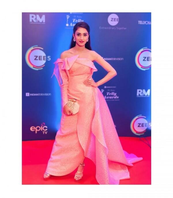 10 Potret Erica Fernandes, Pasangan Shaheer Sheikh di Dev & Sona